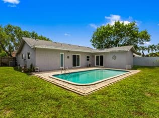 3+1 Müstakil ev — 8621 NW 3RD Street, Pembroke Pines, 33024