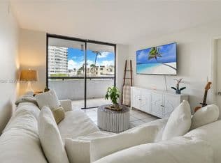 1-bedroom Condo — 1775 Washington Ave APT 5D, Miami Beach, 33139