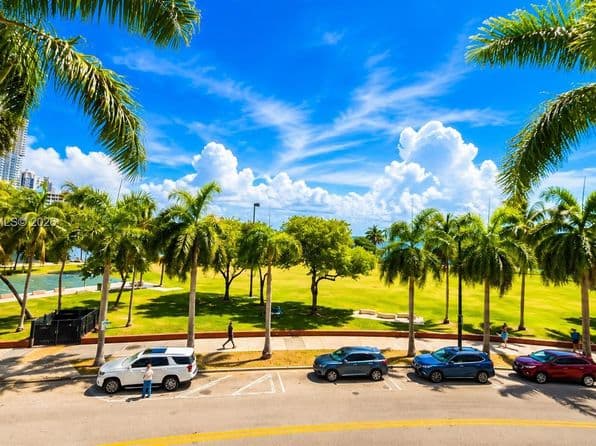 1-bedroom Condo — 1900 N Bayshore Dr APT 504, Miami, FL 33132