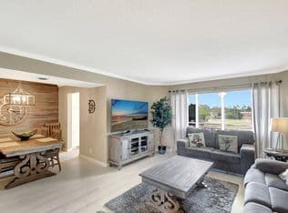 2-bedroom Condo — 3951 Via Poinciana #415, Lake Worth, 33467