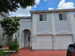 4+1 Müstakil ev — 13658 SW 142nd Ter, Miami, 33186