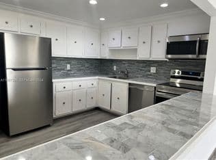 2+1 Condo — 13499 Biscayne Blvd APT 1205, North Miami, 33181