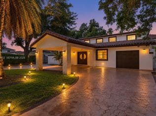 5+1 Müstakil ev — 6284 SW 26th St, Miami, 33155