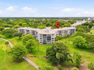 3-bedroom Condo — 3800 Oaks Clubhouse Drive #410, Pompano Beach, 33069