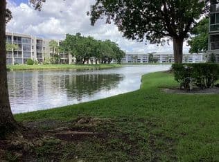 2-bedroom Condo — 9325 LAGOON Place #107, Davie, 33324