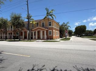4-bedroom Townhouse — 10849 SW 243rd Ln, Homestead, 33032