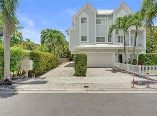 3-bedroom Townhouse — 1112 NE 17th Way, Fort Lauderdale, 33304