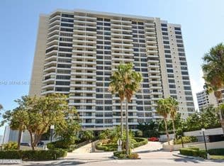1-bedroom Condo — 2500 Parkview Dr APT 1004, Hallandale, 33009