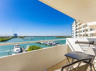 Condo — 7904 West Dr APT 810, North Bay Village, 33141