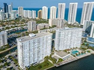2+1 Condo — 300 Bayview Dr APT 915, Sunny Isles Beach, 33160