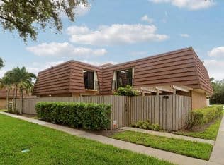 3-bedroom Townhouse — 1901 19th Lane, Palm Beach Gardens, 33418