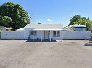 4+1 Müstakil ev — 10401 NW 33rd Ave, Miami, 33147