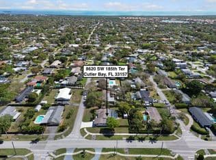 4+1 Müstakil ev — 8620 SW 185th Ter, Cutler Bay, 33157