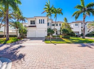 5-bedroom Single-Family Home — 822 Meridian Ln, Hollywood, 33019