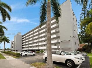 2-bedroom Condo — 1000 NE 14th Ave APT 602, Hallandale, 33009