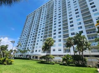 1+1 Condo — 500 Bayview Dr APT 1725, Sunny Isles Beach, 33160