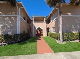 2+1 Condo — 807 Twin Lakes Dr #32-G, Coral Springs, 33071