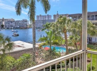 1-bedroom Condo — 2200 Diana Dr APT 310, Hallandale Beach, 33009