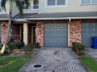 3-bedroom Townhouse — 2971 NW 33rd Way, Fort Lauderdale, 33311