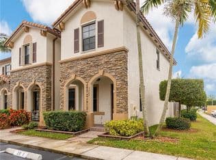 3-bedroom Townhouse — 3202 SE 6th St, Homestead, 33033