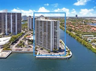 2+1 Condo — 20515 E Country Club Dr APT 1146, Aventura, 33180