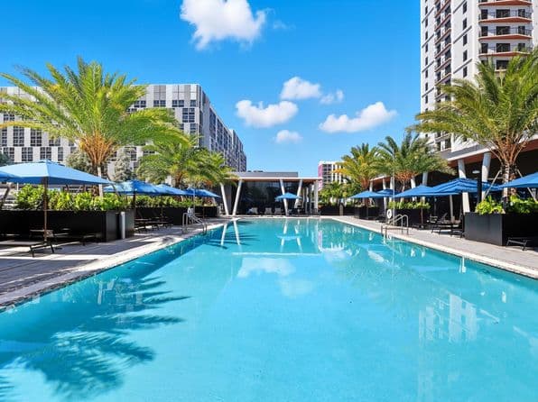 Building — Atlantic Square, Miami 33136
