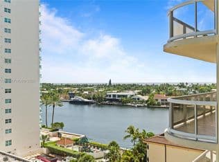 2+1 Condo — 20191 E Country Club Dr APT 803, Aventura, 33180