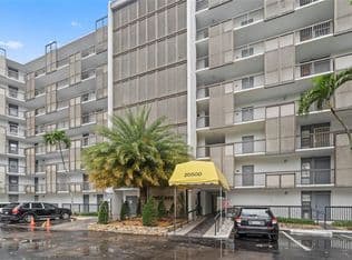 2+1 Condo — 20500 W Country Club Dr APT 405, Aventura, 33180