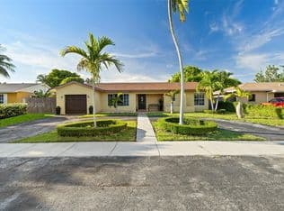 3+1 Müstakil ev — 11045 SW 161st Ter, Miami, 33157