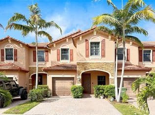 3+1 Townhouse — 338 NE 37th Ave, Homestead, 33033