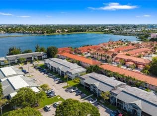 2+1 Condo — 20760 NE 4th Ct APT 102, Miami, 33179