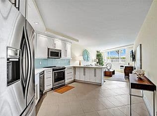 2+1 Condo — 1936 S Ocean Dr APT 21D, Hallandale, 33009