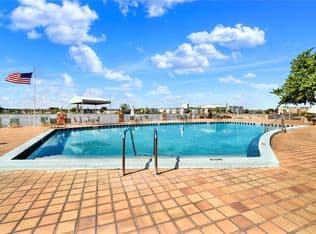 2+1 Condo — 1401 NE Miami Gardens Dr APT 889, Miami, 33179