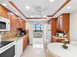 2-bedroom Condo — 600 Parkview Dr APT 709, Hallandale, 33009