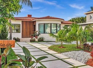 3+1 Müstakil ev — 9448 Abbott Ave, Surfside, 33154
