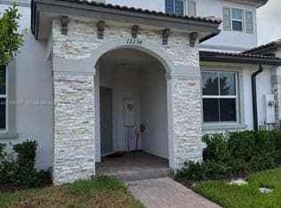 3+1 Townhouse — 12234 NW 23rd Path, Miami, 33167