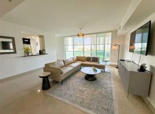 2+1 Condo — 19400 Turnberry Way APT 531, Aventura, 33180