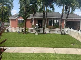 2-bedroom Single-Family Home — 1304 Donwoods Lane, Royal Palm Beach, 33411