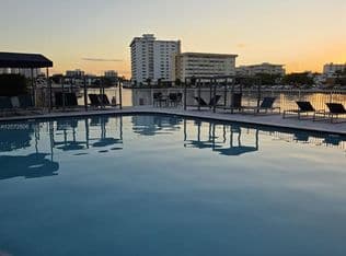 2+1 Condo — 1833 S Ocean Dr APT 809, Hallandale, 33009