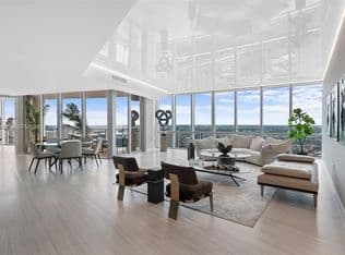 4-bedroom Condo — 851 NE 1st Ave #4912, Miami, 33132