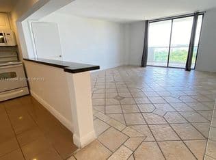2+1 Condo — 13499 Biscayne Blvd APT 1505, North Miami, 33181