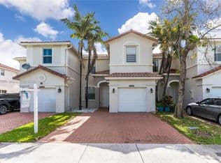 4-bedroom Townhouse — 24513 SW 110th Pl, Homestead, 33032