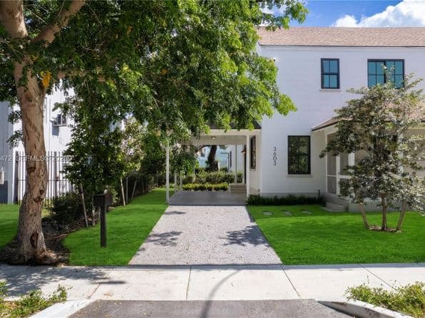 3-bedroom Townhouse — 3603 Thomas Ave, Miami, FL 33133