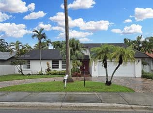 4+1 Müstakil ev — 10120 SW 127th Ave, Miami, 33186