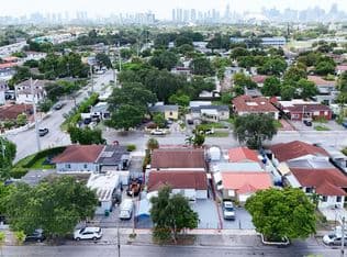 5+1 Mülk — 1055 NW 32nd Ct, Miami, 33125