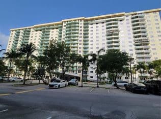 2+1 Condo — 19390 Collins Ave APT 220, Sunny Isles Beach, 33160