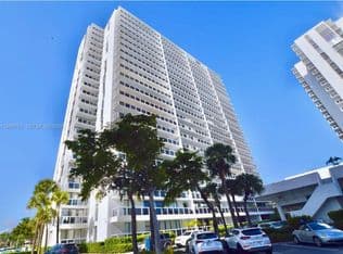 2-bedroom Condo — 20505 E Country Club Dr APT 534, Aventura, 33180
