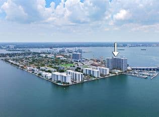 2+1 Condo — 7601 E Treasure Dr APT 2124, North Bay Village, 33141