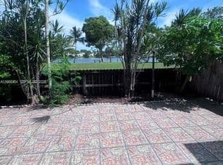 3-bedroom Townhouse — 6713 SW 112th Ct, Miami, 33173