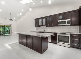 3-bedroom Townhouse — 3789 Blue Ridge Road, West Palm Beach, 33406